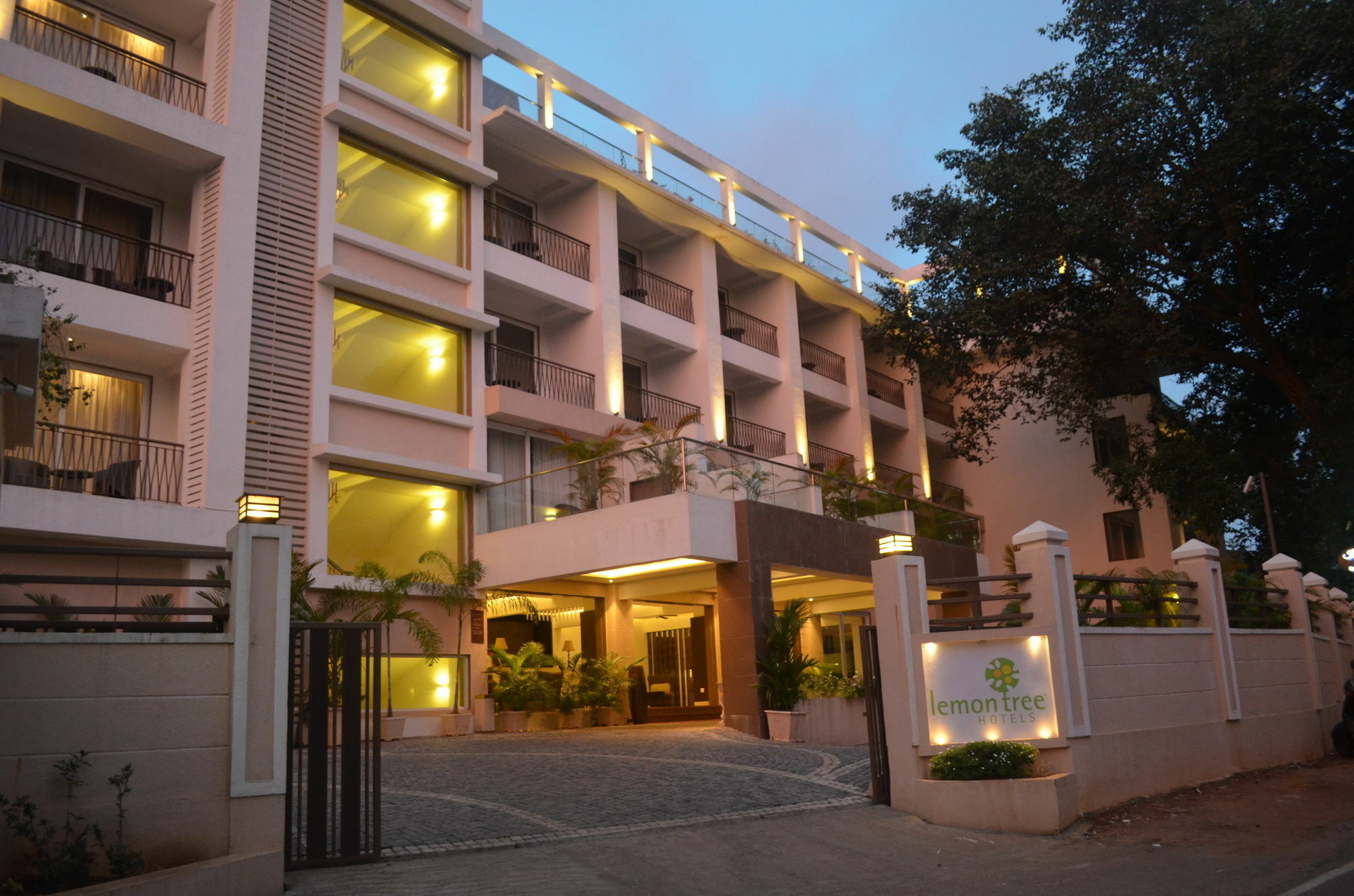 โรงแรมเลมอน ทรี กันโดลิม กัว แคนโดลิม ภายนอก รูปภาพ